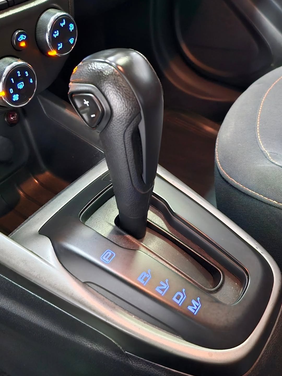 CHEVROLET ONIX HATCH LT 1.4 8V FLEXPOWER 5P AUTOMÁTICO – 2014